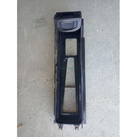 Carcasa de aire acondicionado con asa