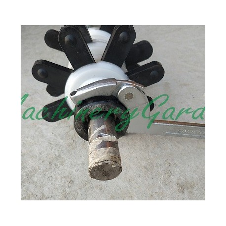 Llave para apretar eje de peladora almendras Topavi